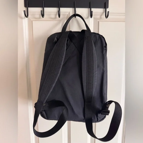 Kånken Black Backpack - Picture 6 of 7